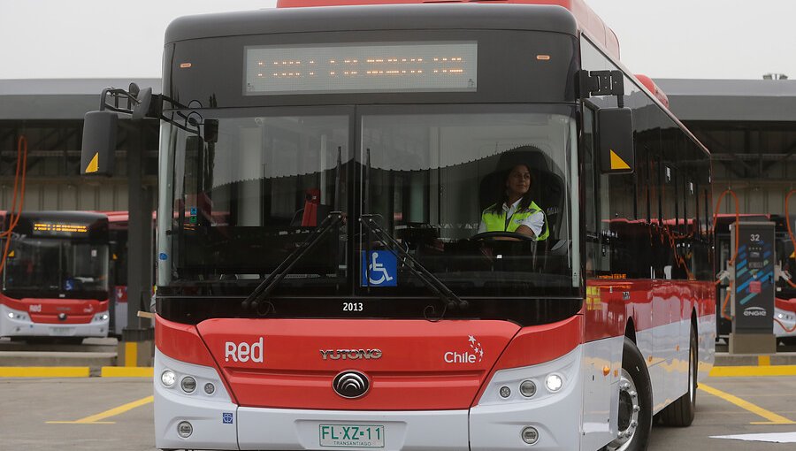 Presentan otros 100 buses eléctricos que duplicarán la actual flota de RED en la región Metropolitana