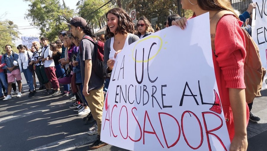 Alumnos del Campus Oriente de la U. Católica protestaron luego de ser desalojados por Carabineros