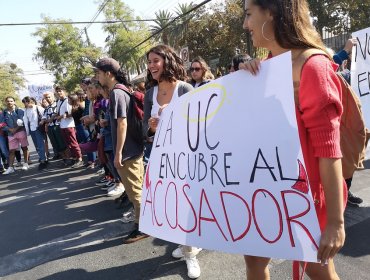 Alumnos del Campus Oriente de la U. Católica protestaron luego de ser desalojados por Carabineros
