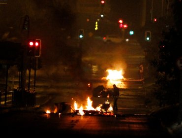 Día del Joven Combatiente: Manifestantes encendieron barricadas en la parte alta de Viña del Mar