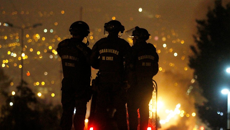 Día del Joven Combatiente: Detienen a dos manifestantes que tuvieron riña con trabajadores de un local en Santiago