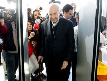 Cardenal Errázuriz declara por segundo día consecutivo: "Hay que colaborar"