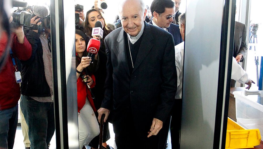 Cardenal Errázuriz declara por segundo día consecutivo: "Hay que colaborar"