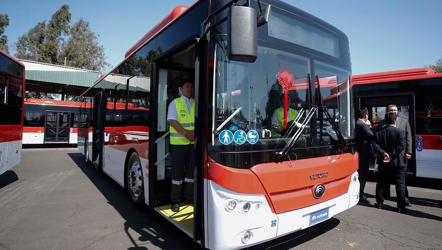 Proyecto castiga con hasta tres años de cárcel a quienes dañen buses o paraderos