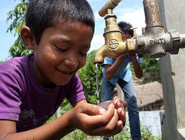 Según UNICEF, 72 mil niños menores de 5 años mueren a causa de agua insalubre