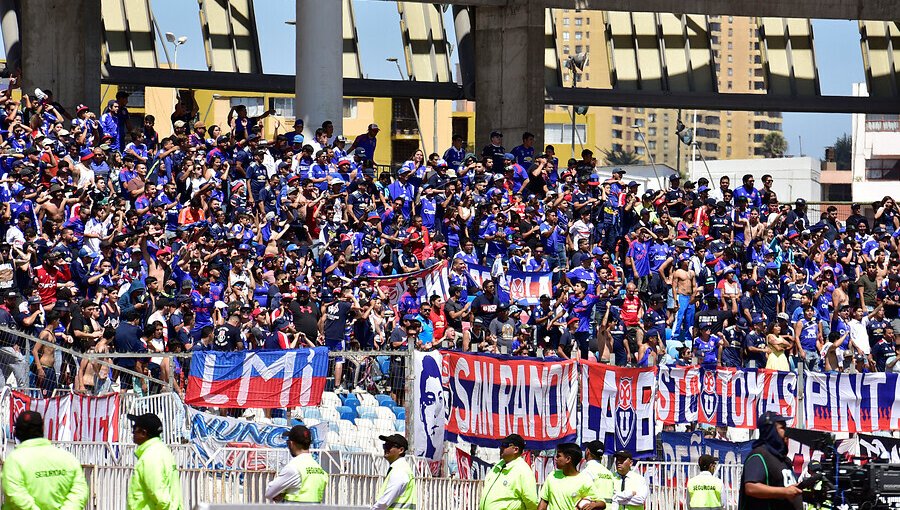 Hinchas de la U denunciaron que no había agua potable en estadio de Antofagasta