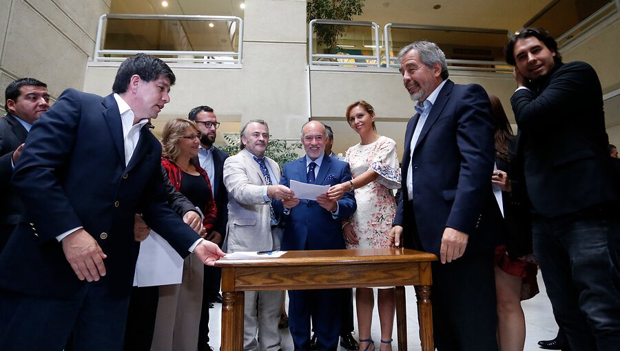 Presidencia de la Cámara firma acuerdo con la oposición para actuar en bloque