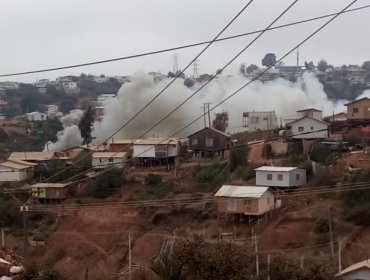 Incendio destruyó casa de material ligero en la población Felipe Camiroaga de Viña del Mar