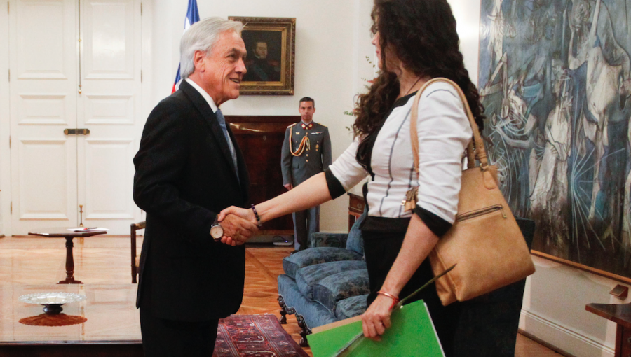 Presidenta del Partido Humanista explicó por qué le negó saludo de beso al presidente Piñera