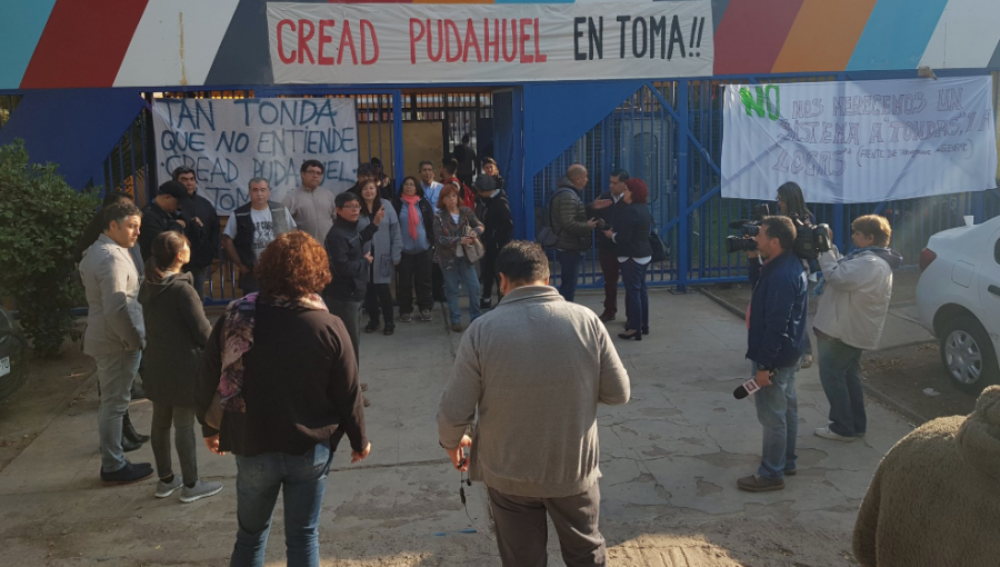 Funcionarios del Sename se tomaron las instalaciones del Cread de Pudahuel