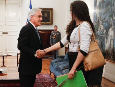 Presidenta del Partido Humanista explicó por qué le negó saludo de beso al presidente Piñera