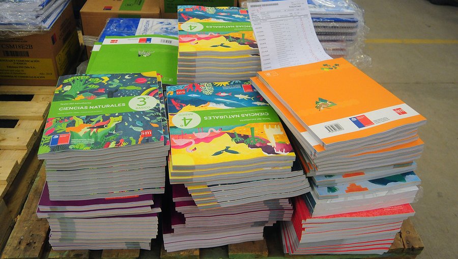 Gobierno recogerá propuestas de Fiscalía Económica en busca de disminuir los costos de textos escolares