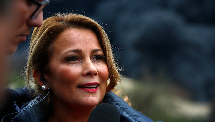 Cathy Barriga rompió el silencio y se defendió por pintar de color dorado una camioneta municipal