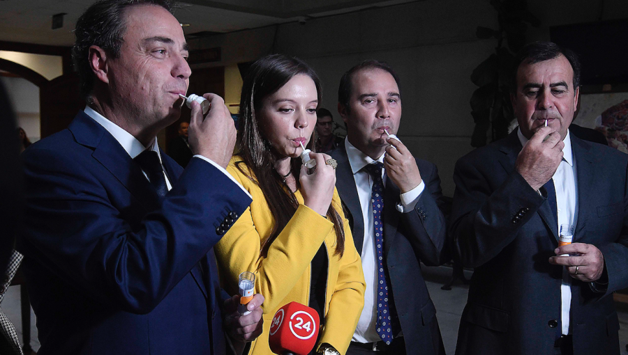 Cinco diputados de RN se sometieron a test rápido de drogas: "El que nada hace, nada teme"