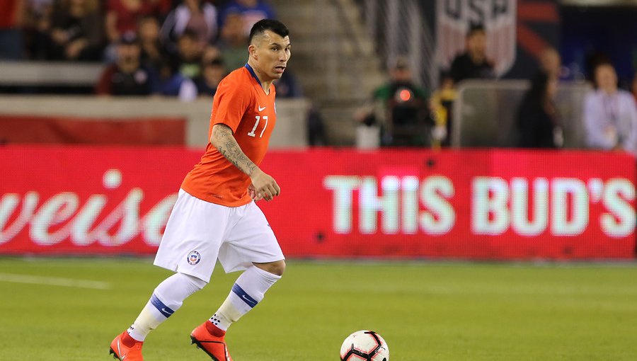 Aseguran que Gary Medel tendría todo acordado para llegar al West Ham de Pellegrini