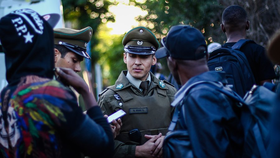 Funcionario municipal haitiano de Quilicura denunció agresión y discriminación de Carabineros