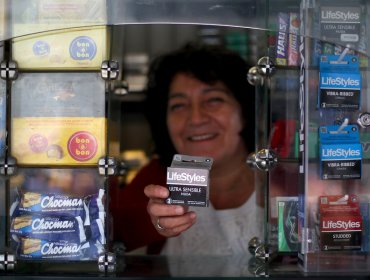 Comienza venta de condones masculinos en 425 kioscos de la comuna de Santiago