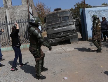 Carabineros desalojaron a estudiantes que se tomaron un liceo en La Pintana exigiendo mejoras