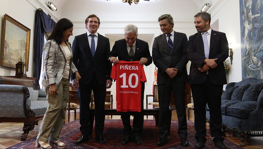 Presidente Piñera recibió a timoneles de la Conmebol y la ANFP