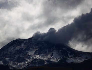 Sismo en el cráter principal del complejo volcánico Nevados de Chillán provocó fuerte explosión