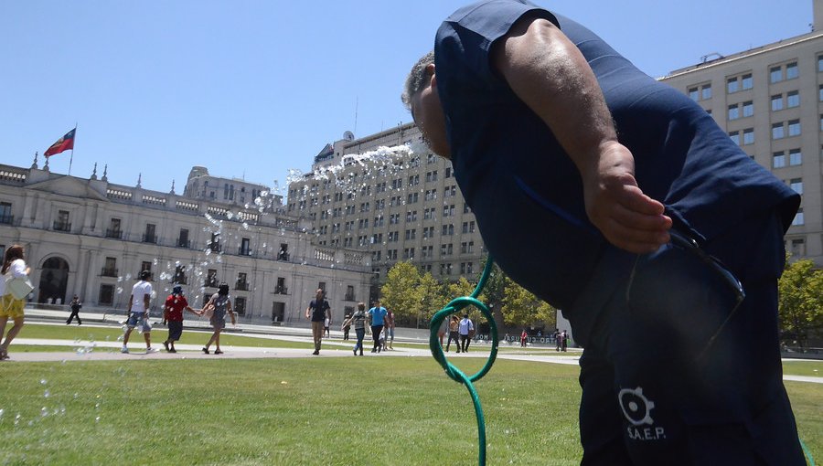Calor en la región Metropolitana registró su segundo peak más alto en abril