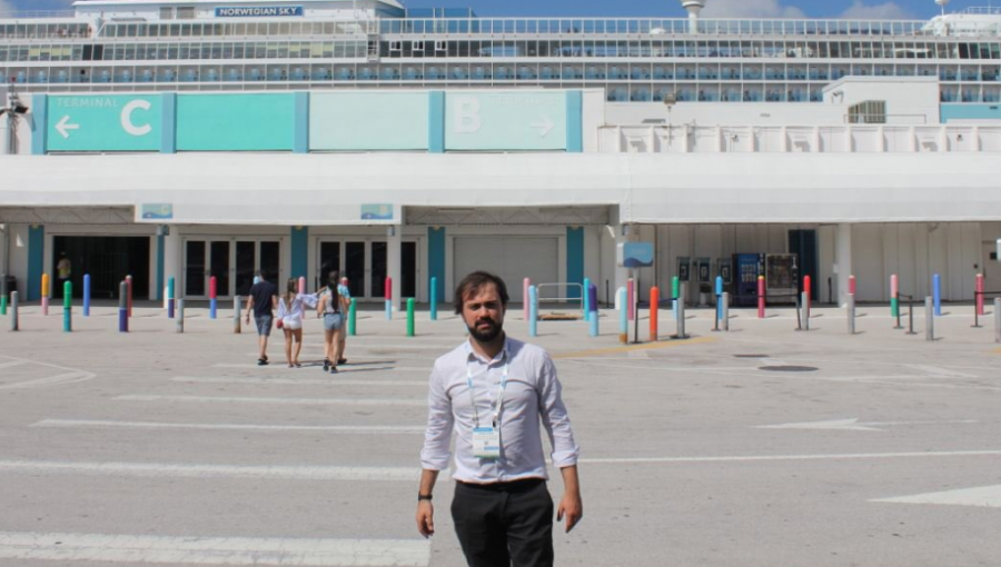 Feroces críticas recibió Jorge Sharp en redes sociales por viaje a Feria de Cruceros en Miami