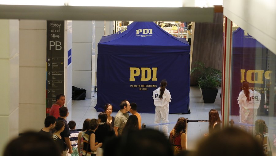 Hombre murió luego de caer seis pisos en el mall Costanera Center: sería un nuevo suicidio