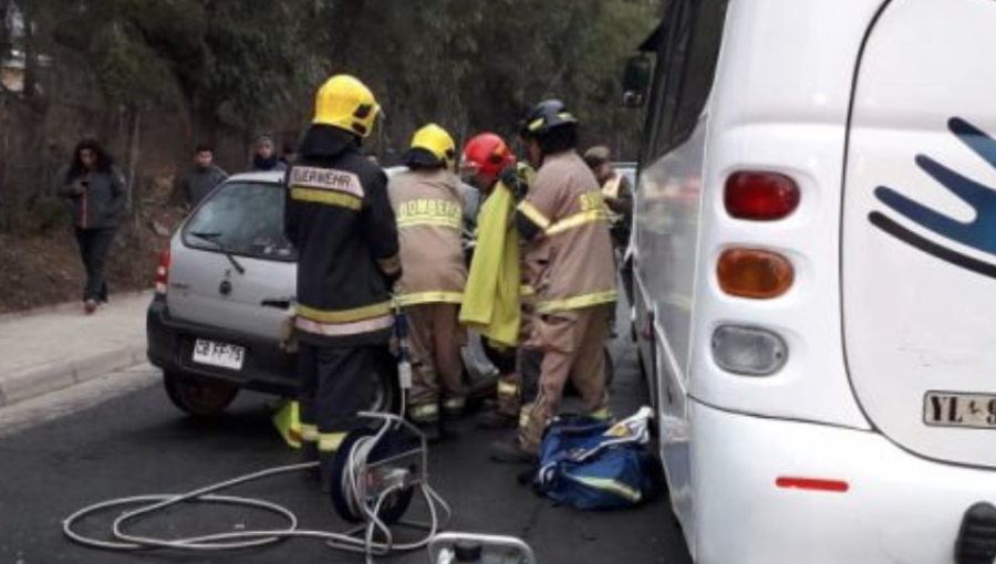 Madre e hijo resultaron lesionados tras colisión entre vehículo menor y microbús en Nogales