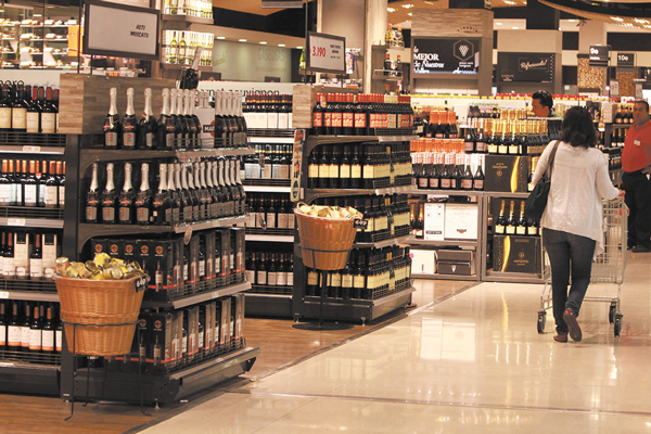 Diputada Ossandón propone regular venta de licores en supermercados