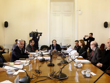 Comisión pide a Fiscalía Nacional Económica investigar posible colusión de 5 isapres