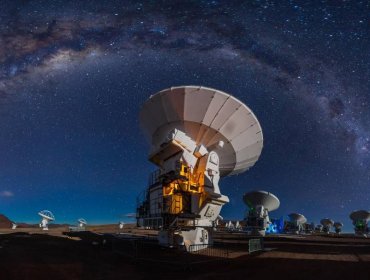 Ministro de Ciencia valoró aporte del observatorio ALMA en primera imagen de un agujero negro