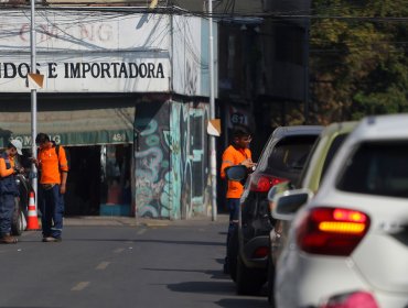 Empresa sigue cobrando por estacionar en Recoleta pese a fallo de tribunal