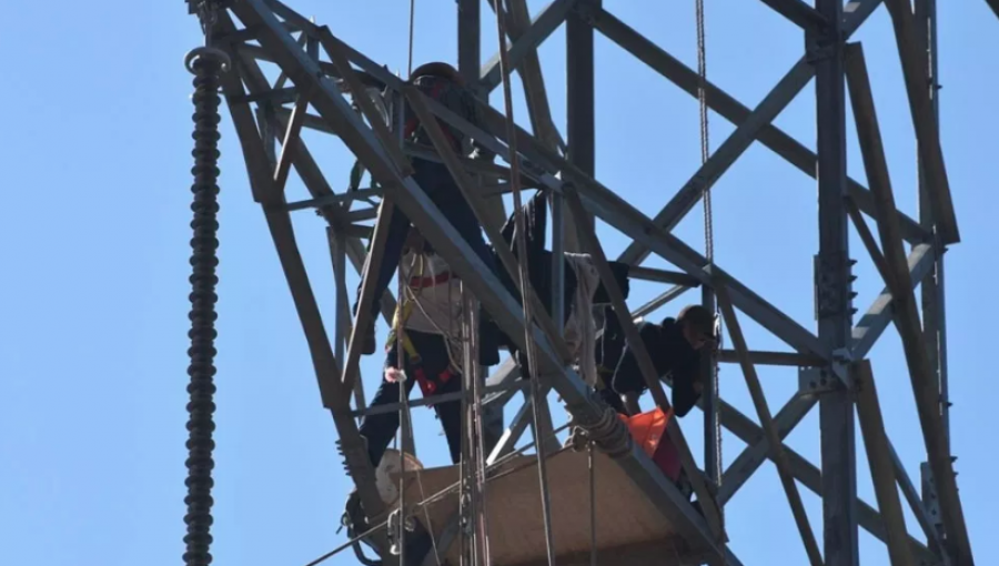 Intendencia de Valparaíso presentó denuncia por ocupación ilegal de torre de alta tensión en Olmué