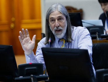 Revelan fotografía del senador Juan Pablo Letelier junto a jueces acusados de presunta corrupción