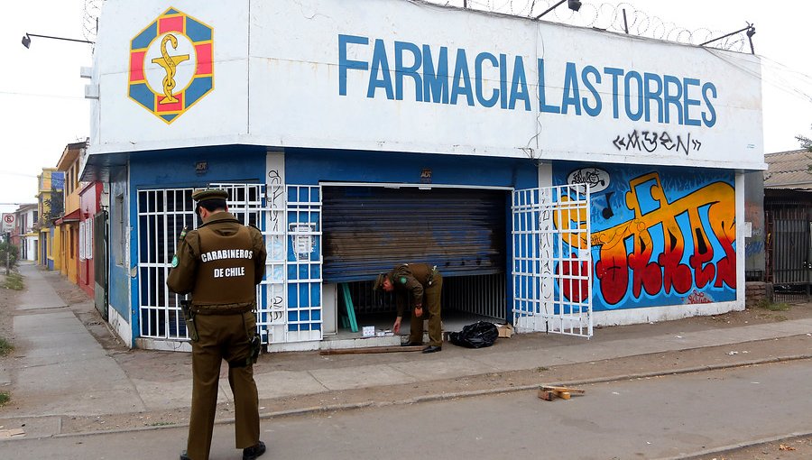 Carabineros frustró robo de farmacia en Cerro Navia tras sorprender in fraganti a ladrón