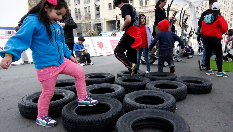 Junaeb y Elige Vivir Sano invitan a que los niños motiven a sus padres a tener una vida sana