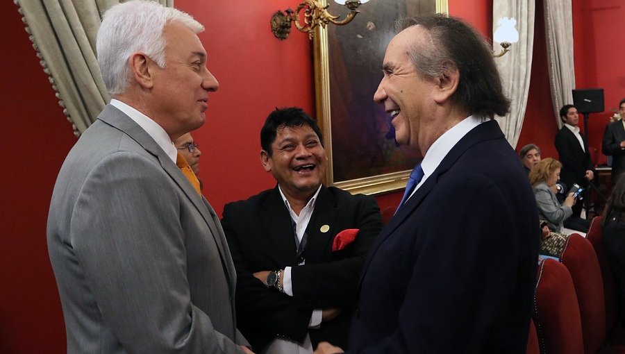 Gobierno homenajeó a reconocidos profesionales de las comunicaciones en el Día del Locutor
