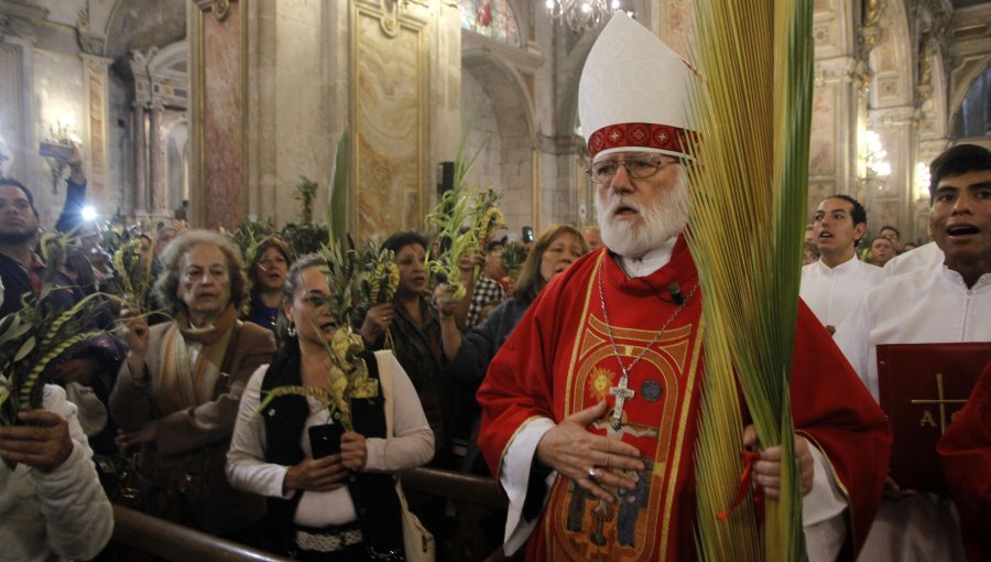 Celestino Aós abre Semana Santa con misa de Domingo de Ramos en Santiago