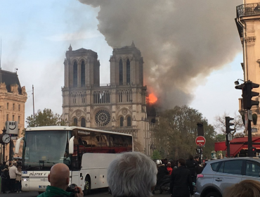 Incendio afecta a la catedral de Notre Dame: hay desalojo de turistas