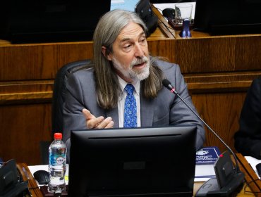 Senador Letelier criticó "conspiración" en su contra tras polémica foto con jueces suspendidos