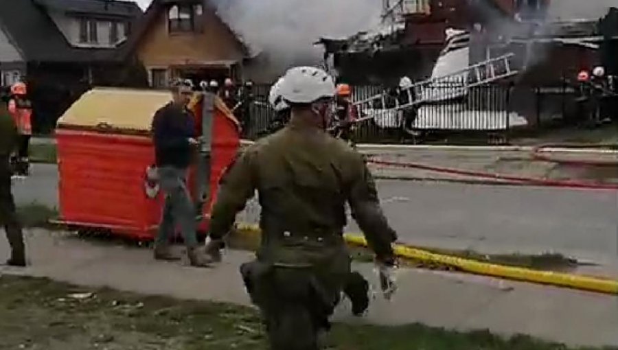 Avioneta cayó sobre una vivienda en Puerto Montt: hay seis personas fallecidas