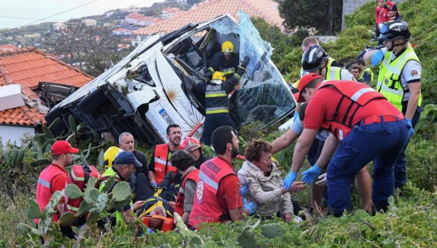 28 turistas fallecieron tras un accidente de un autobús en isla de Portugal