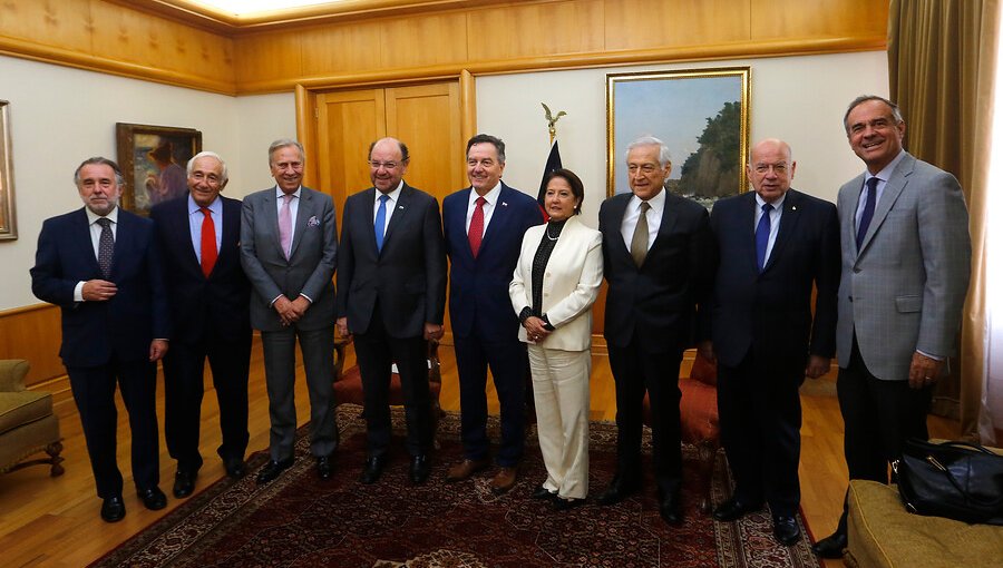 Ministro Ampuero agradeció a ex cancilleres su apoyo al TPP11