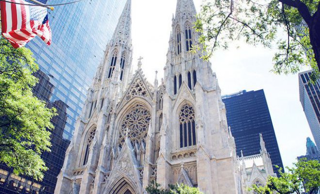 Policía detuvo a hombre que entró con gasolina y líquido acelerante a catedral de Nueva York