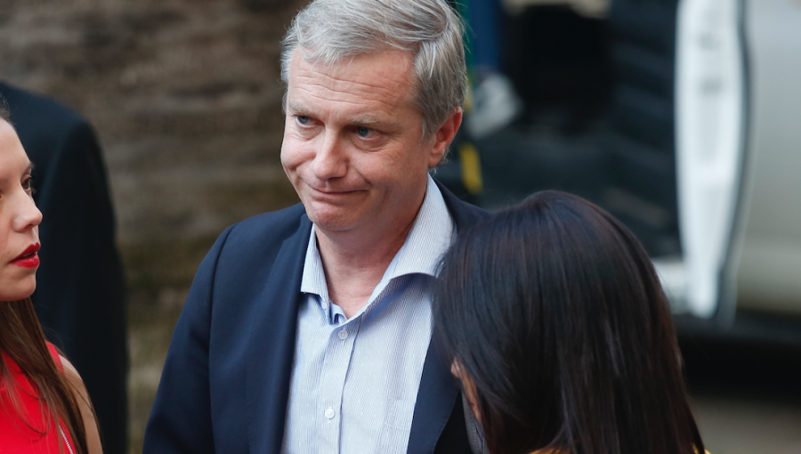 Popular encuesta tuitera eliminó a José Antonio Kast por poner a votar a cuentas bots: "Compró votos"