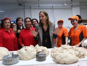 En una panadería, ministros expusieron a trabajadoras sobre el proyecto Ley Sala Cuna