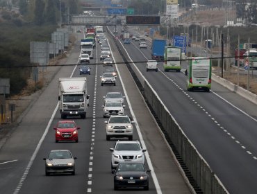 MOP estima que casi 100 mil vehículos abandonaron Santiago este jueves