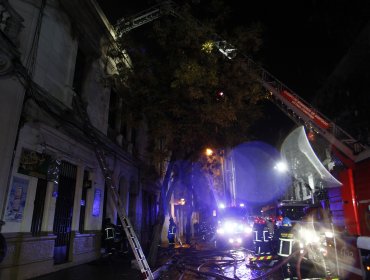 Incendio en cité de Ñuñoa deja en la calle a más de 20 familias de inmigrantes