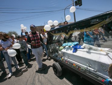 Familia llevó a sus hijos a obra donde trabaja el padre en Arica, pero una menor murió por caída de muro