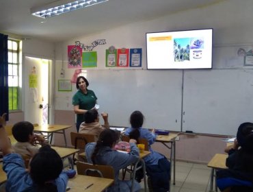 Conaf Valparaíso realizó charlas a niños sobre el cuidado del entorno en el Día de la Tierra